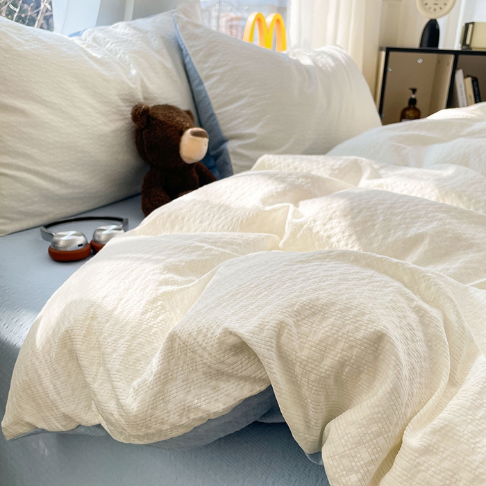 91家纺网 家纺一手货源 找家纺 优承佳生活馆 2026新款软糯双拼泡芙纱四件套 奶油白+天空蓝