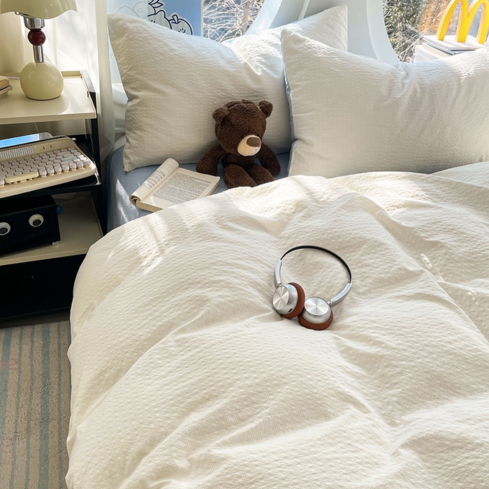 91家纺网 家纺一手货源 找家纺 优承佳生活馆 2026新款软糯双拼泡芙纱四件套 奶油白+天空蓝