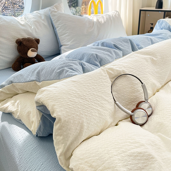 91家纺网 家纺一手货源 找家纺 优承佳生活馆 2026新款软糯双拼泡芙纱四件套 奶油白+天空蓝