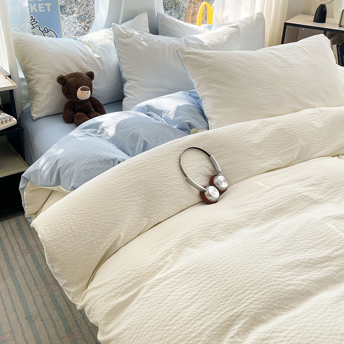 91家纺网 家纺一手货源 找家纺 优承佳生活馆 2026新款软糯双拼泡芙纱四件套 奶油白+天空蓝