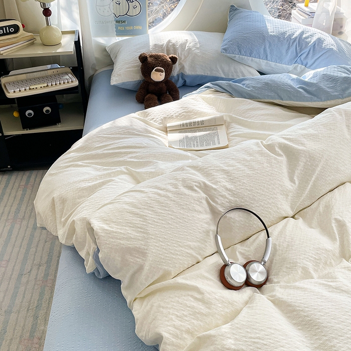 91家纺网 家纺一手货源 找家纺 优承佳生活馆 2026新款软糯双拼泡芙纱四件套 奶油白+天空蓝