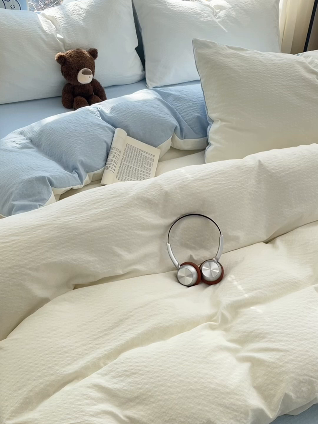 91家纺网 家纺一手货源 找家纺 优承佳生活馆 2026新款软糯双拼泡芙纱四件套 奶油白+天空蓝