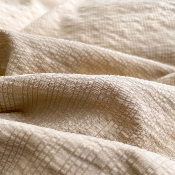 91家纺网 家纺一手货源 找家纺 优承佳生活馆 2026新款软糯双拼泡芙纱四件套 浅卡其+暗夜灰