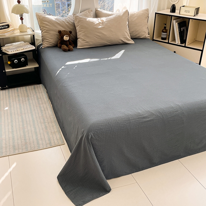 91家纺网 家纺一手货源 找家纺 优承佳生活馆 2026新款软糯双拼泡芙纱四件套 浅卡其+暗夜灰