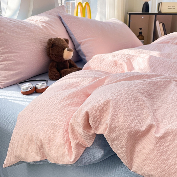 91家纺网 家纺一手货源 找家纺 优承佳生活馆 2026新款软糯双拼泡芙纱四件套 肉桂粉+天空蓝