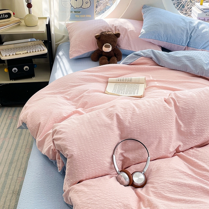 91家纺网 家纺一手货源 找家纺 优承佳生活馆 2026新款软糯双拼泡芙纱四件套 肉桂粉+天空蓝