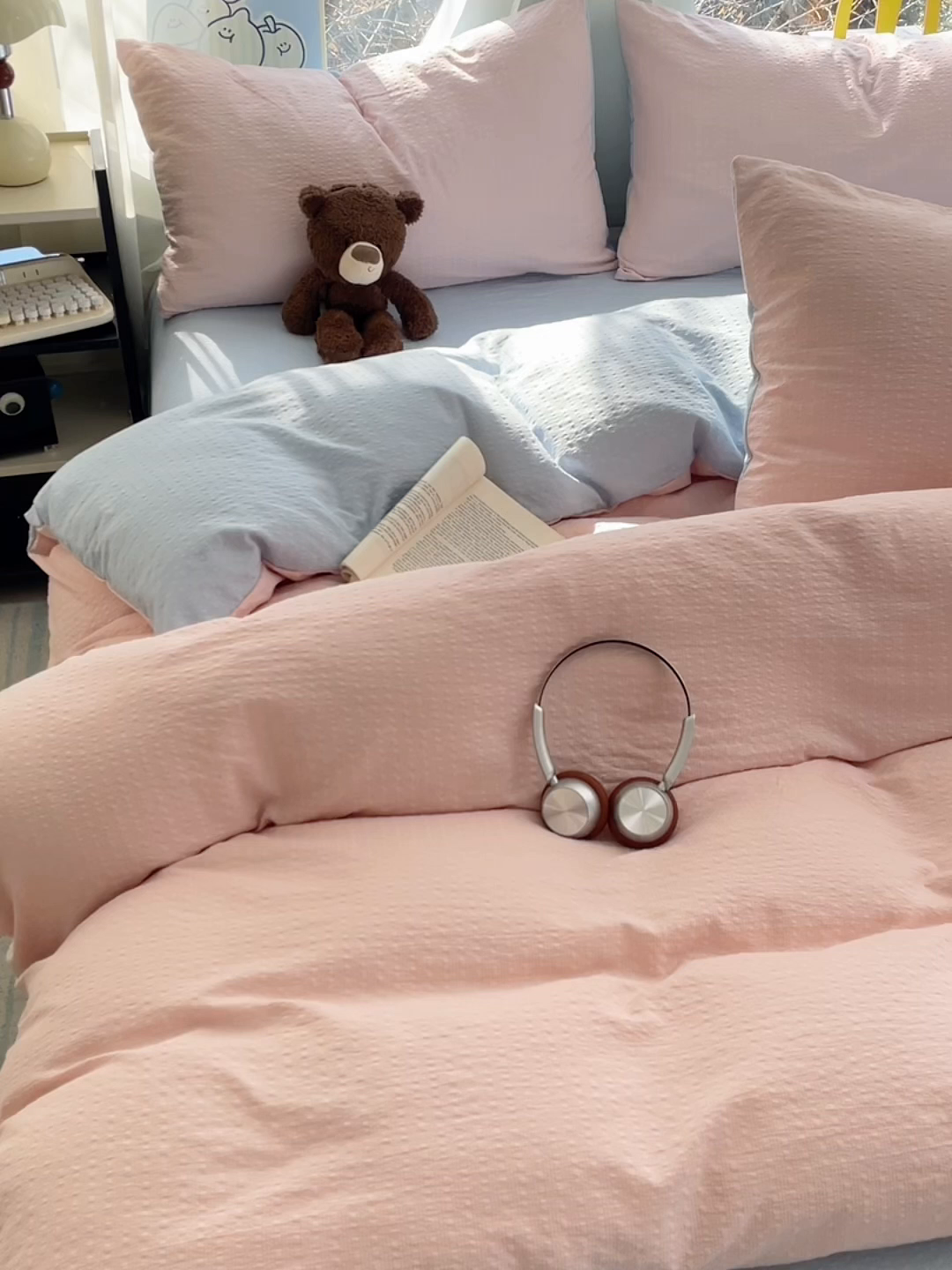 91家纺网 家纺一手货源 找家纺 优承佳生活馆 2026新款软糯双拼泡芙纱四件套 肉桂粉+天空蓝