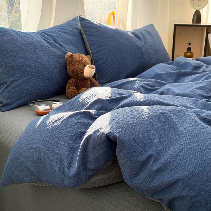 91家纺网 家纺一手货源 找家纺 优承佳生活馆 2026新款软糯双拼泡芙纱四件套 星空蓝+银优灰