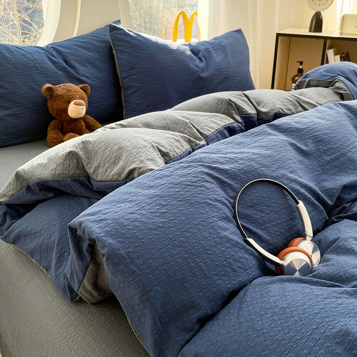 91家纺网 家纺一手货源 找家纺 优承佳生活馆 2026新款软糯双拼泡芙纱四件套 星空蓝+银优灰