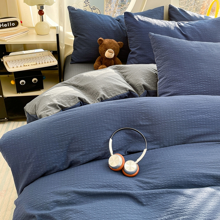 91家纺网 家纺一手货源 找家纺 优承佳生活馆 2026新款软糯双拼泡芙纱四件套 星空蓝+银优灰