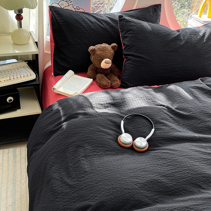 91家纺网 家纺一手货源 找家纺 优承佳生活馆 2026新款软糯双拼泡芙纱四件套 星耀黑+西瓜红