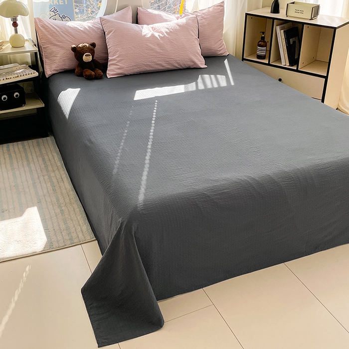 91家纺网 家纺一手货源 找家纺 优承佳生活馆 2026新款软糯双拼泡芙纱四件套 樱花粉+暗夜灰