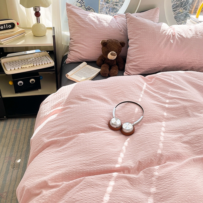 91家纺网 家纺一手货源 找家纺 优承佳生活馆 2026新款软糯双拼泡芙纱四件套 樱花粉+暗夜灰