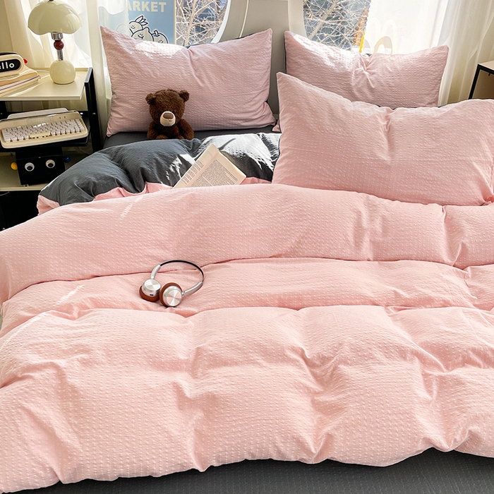 91家纺网 家纺一手货源 找家纺 优承佳生活馆 2026新款软糯双拼泡芙纱四件套 樱花粉+暗夜灰