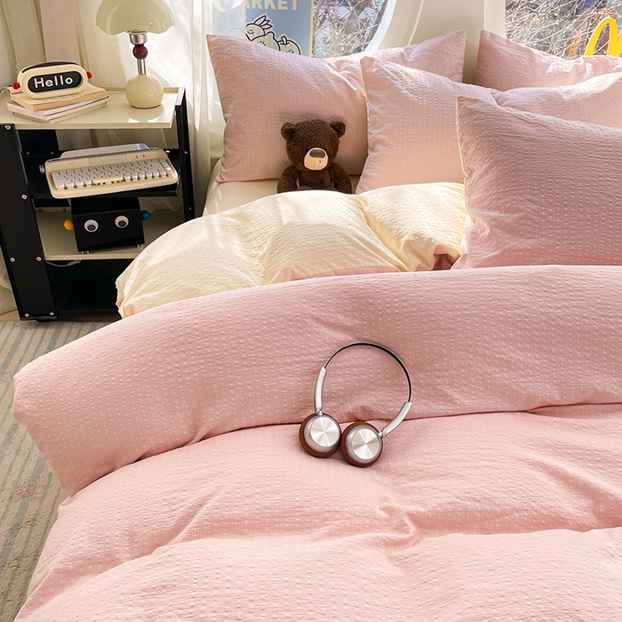 91家纺网 家纺一手货源 找家纺 优承佳生活馆 2026新款软糯双拼泡芙纱四件套 樱花粉+奶油黄