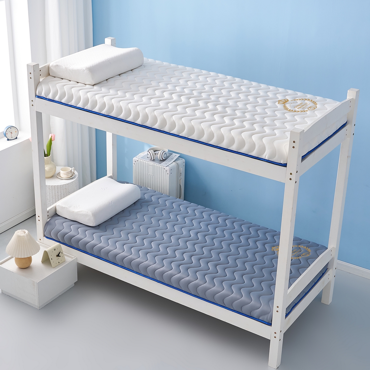 91家纺网 家纺一手货源 找家纺 月茶家纺 2026新款皇冠学生款单边波浪床垫 皇冠波浪灰