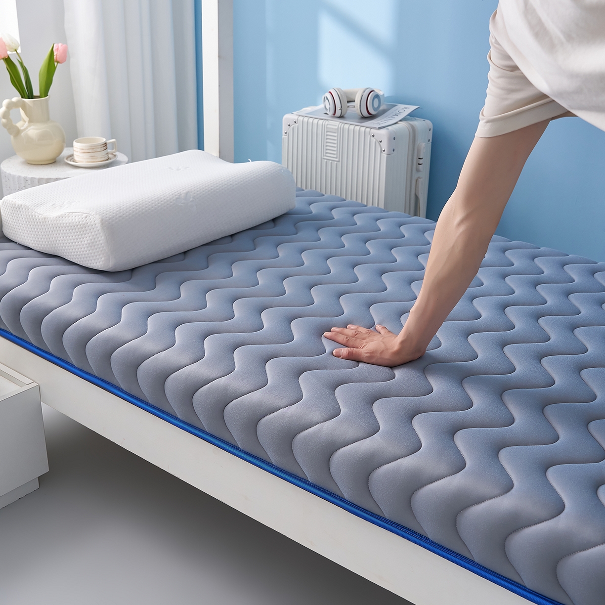 91家纺网 家纺一手货源 找家纺 月茶家纺 2026新款皇冠学生款单边波浪床垫 皇冠波浪灰