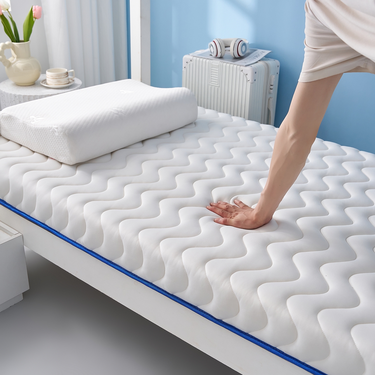 91家纺网 家纺一手货源 找家纺 月茶家纺 2026新款皇冠学生款单边波浪床垫 皇冠波浪白