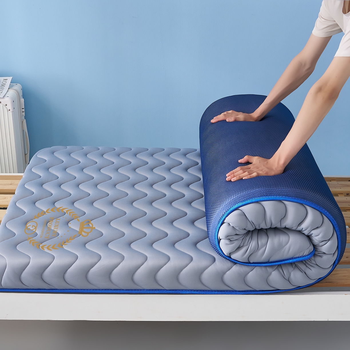 91家纺网 家纺一手货源 找家纺 月茶家纺 2026新款皇冠学生款单边波浪床垫 皇冠波浪灰