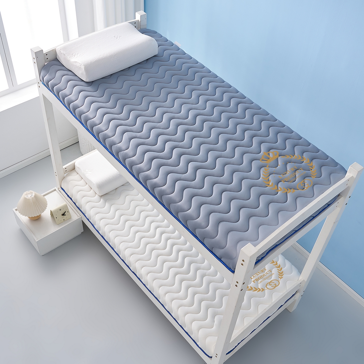 91家纺网 家纺一手货源 找家纺 月茶家纺 2026新款皇冠学生款单边波浪床垫 皇冠波浪灰