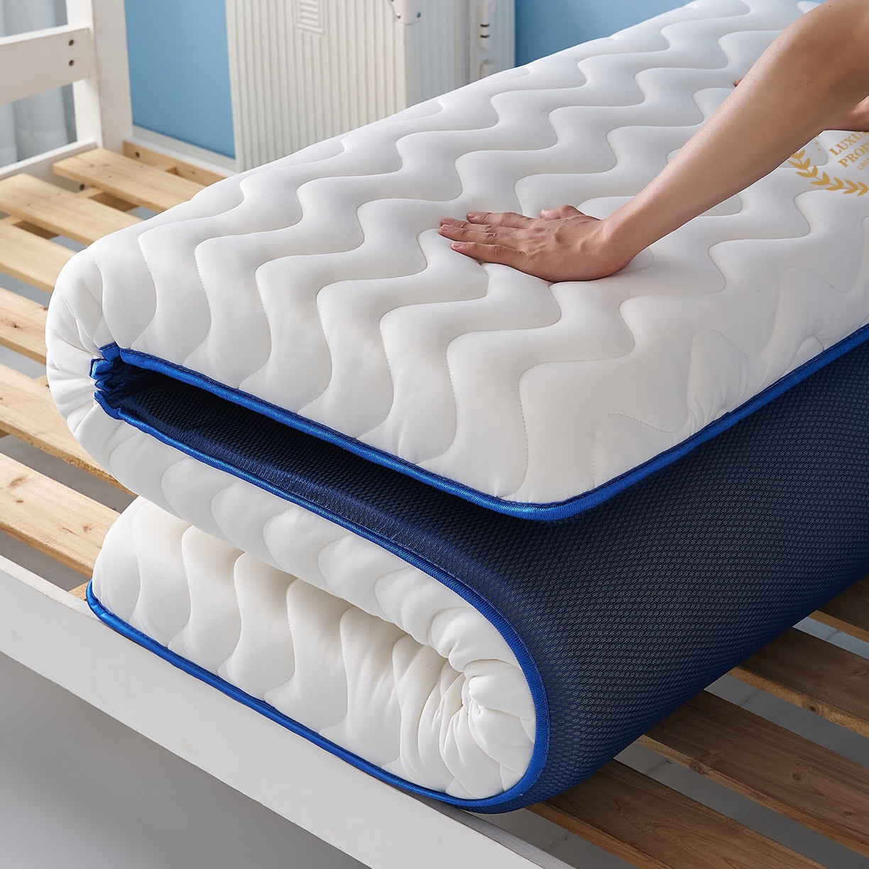 91家纺网 家纺一手货源 找家纺 月茶家纺 2026新款皇冠学生款单边波浪床垫 皇冠波浪白