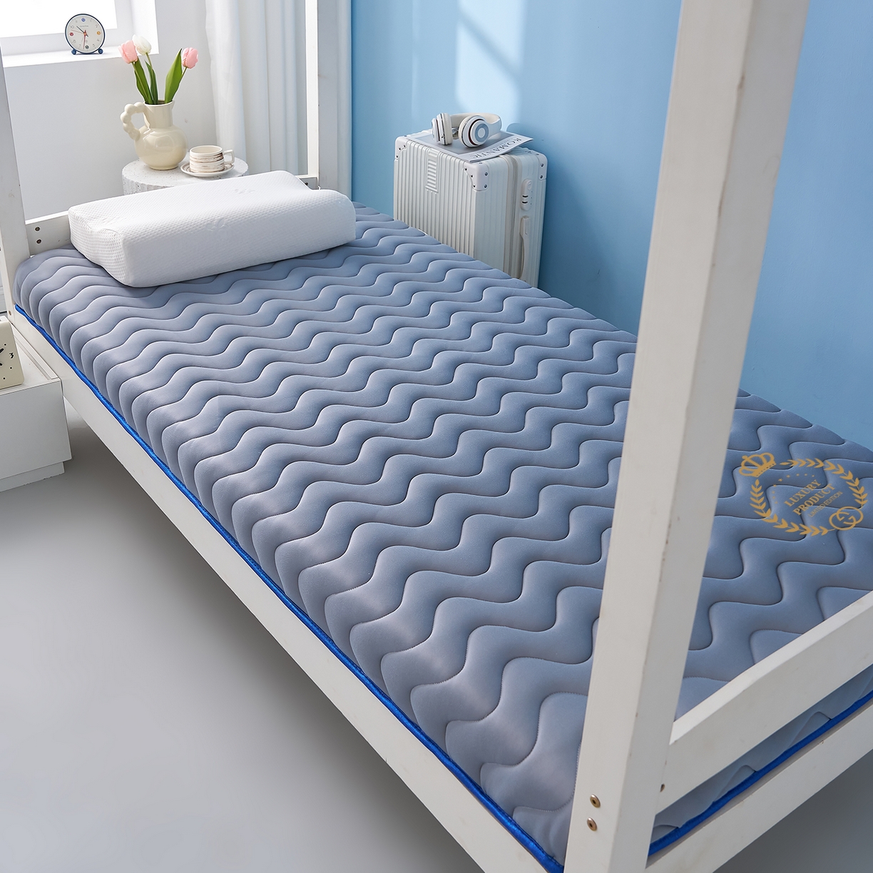 91家纺网 家纺一手货源 找家纺 月茶家纺 2026新款皇冠学生款单边波浪床垫 皇冠波浪灰