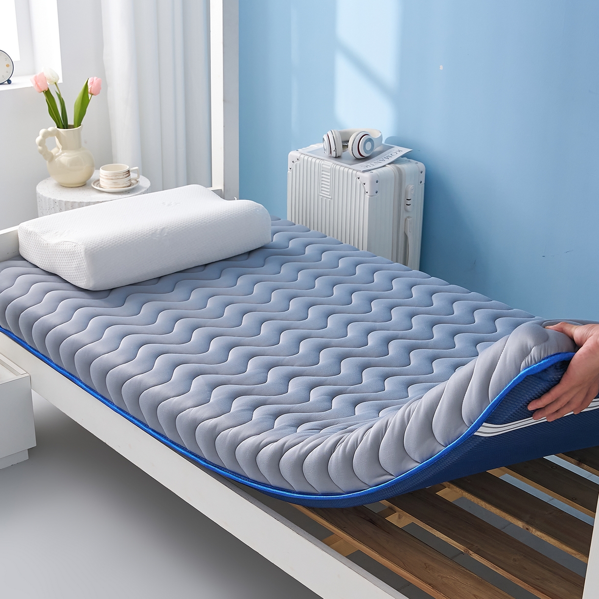 91家纺网 家纺一手货源 找家纺 月茶家纺 2026新款皇冠学生款单边波浪床垫 皇冠波浪灰