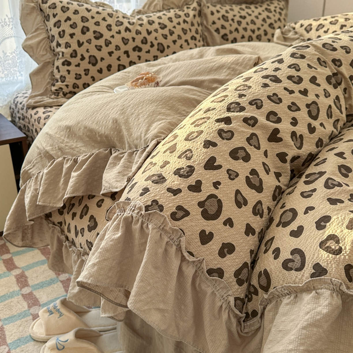 91家纺网 家纺一手货源 找家纺 欧尚 2026新款花边床盖四件套 咖豹纹