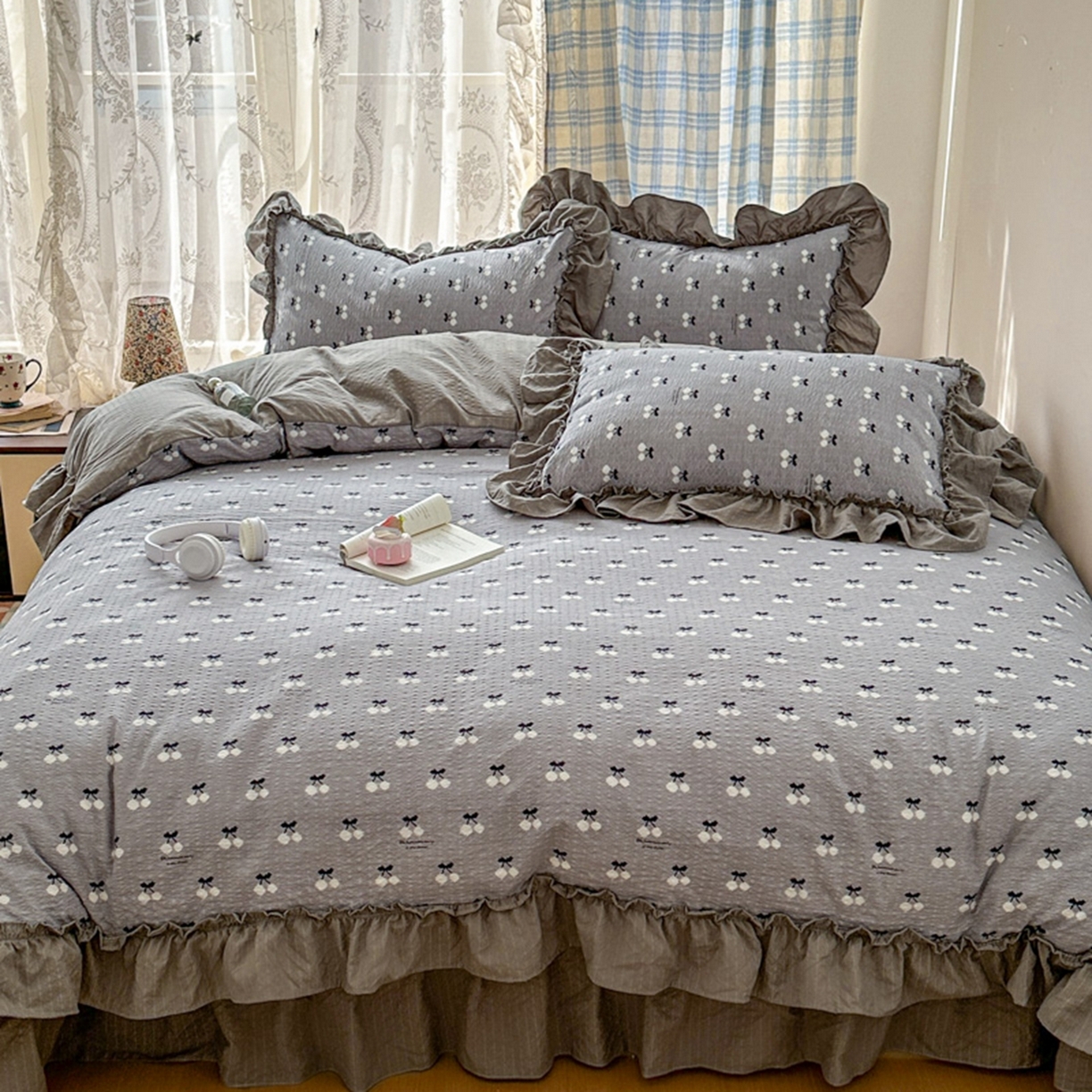 91家纺网 家纺一手货源 找家纺 欧尚 2026新款花边床盖四件套 灰樱桃