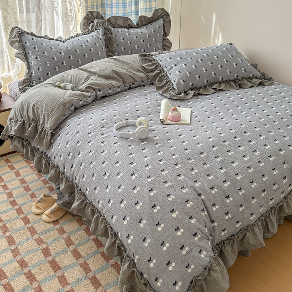 91家纺网 家纺一手货源 找家纺 欧尚 2026新款花边床盖四件套 灰樱桃