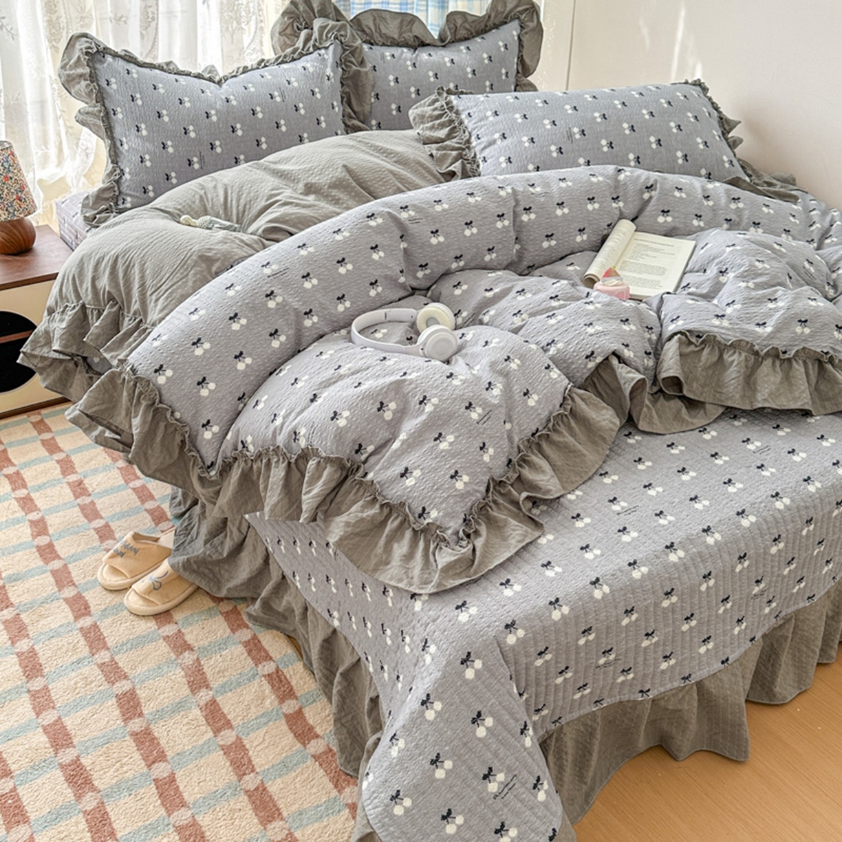 91家纺网 家纺一手货源 找家纺 欧尚 2026新款花边床盖四件套 灰樱桃