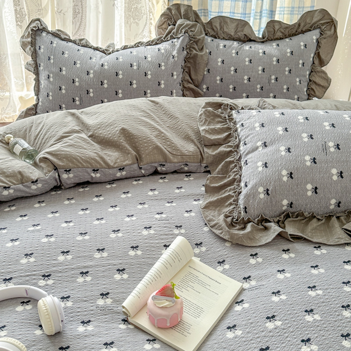 91家纺网 家纺一手货源 找家纺 欧尚 2026新款花边床盖四件套 灰樱桃