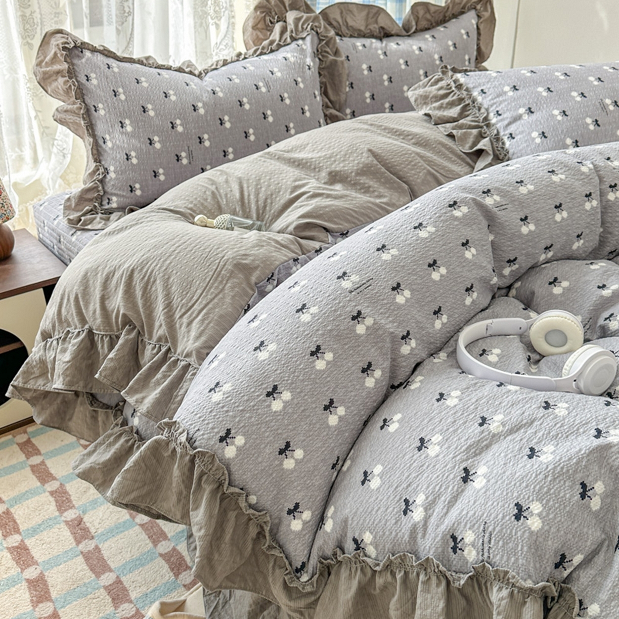 91家纺网 家纺一手货源 找家纺 欧尚 2026新款花边床盖四件套 灰樱桃