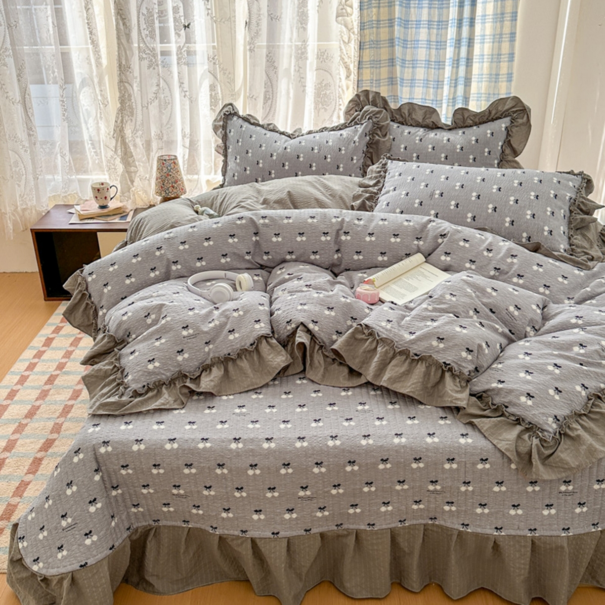 91家纺网 家纺一手货源 找家纺 欧尚 2026新款花边床盖四件套 灰樱桃