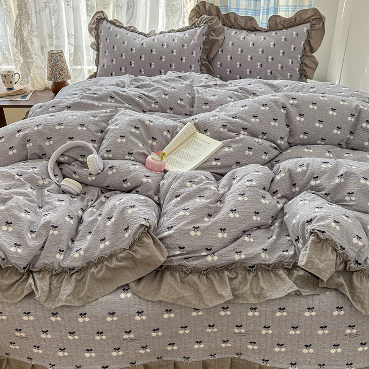 91家纺网 家纺一手货源 找家纺 欧尚 2026新款花边床盖四件套 灰樱桃