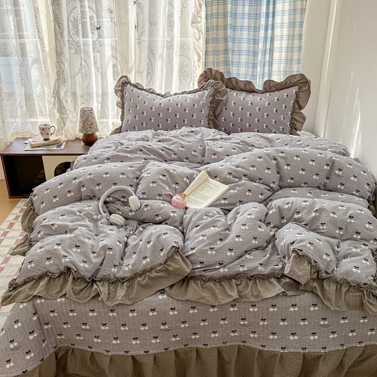 91家纺网 家纺一手货源 找家纺 欧尚 2026新款花边床盖四件套 灰樱桃