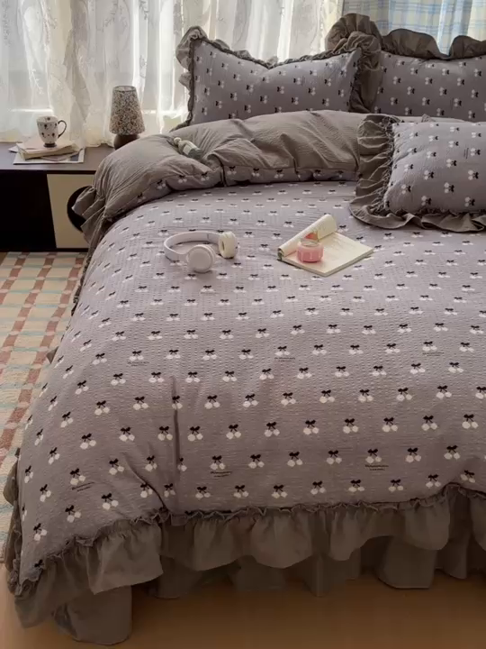 91家纺网 家纺一手货源 找家纺 欧尚 2026新款花边床盖四件套 灰樱桃