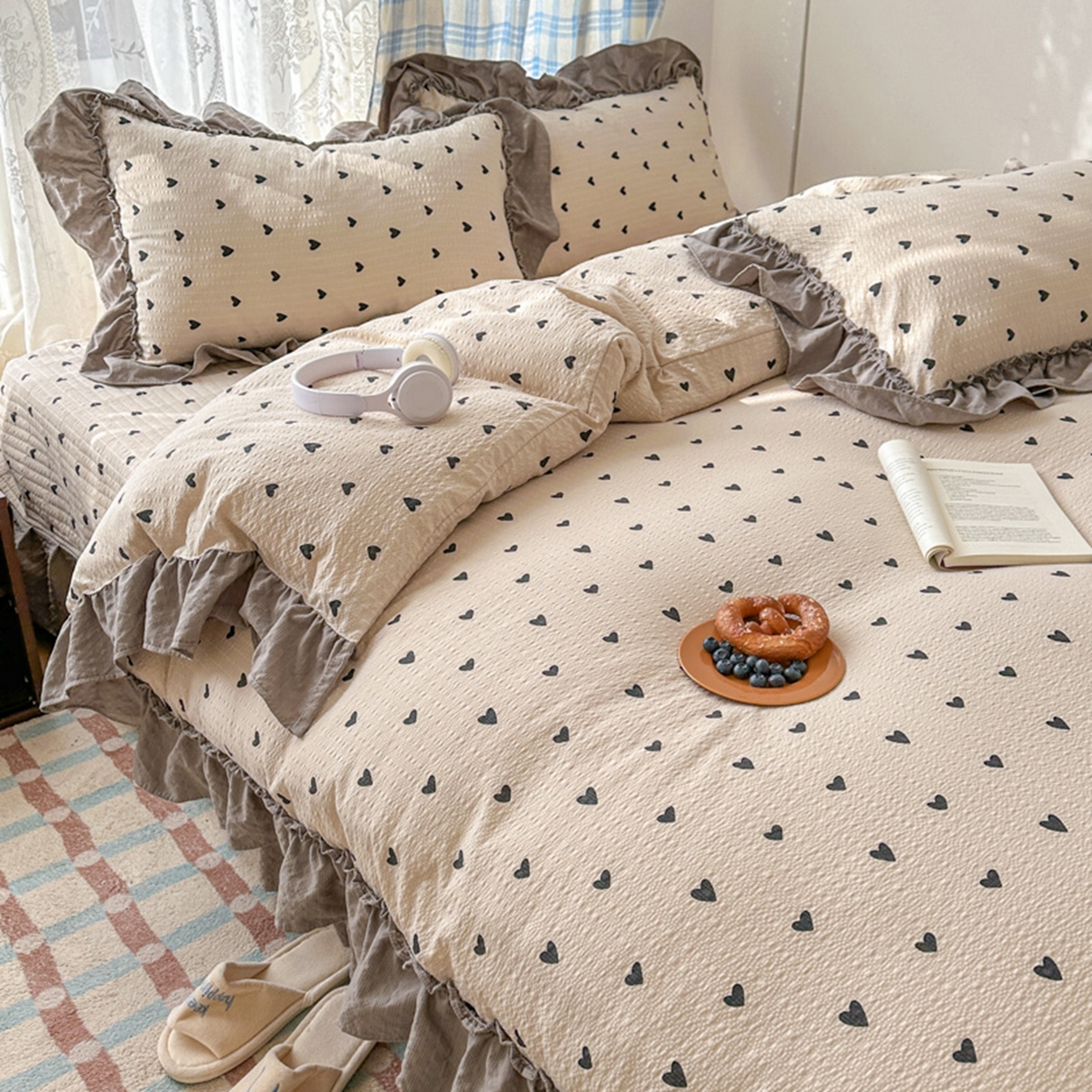 91家纺网 家纺一手货源 找家纺 欧尚 2026新款花边床盖四件套 咖爱心