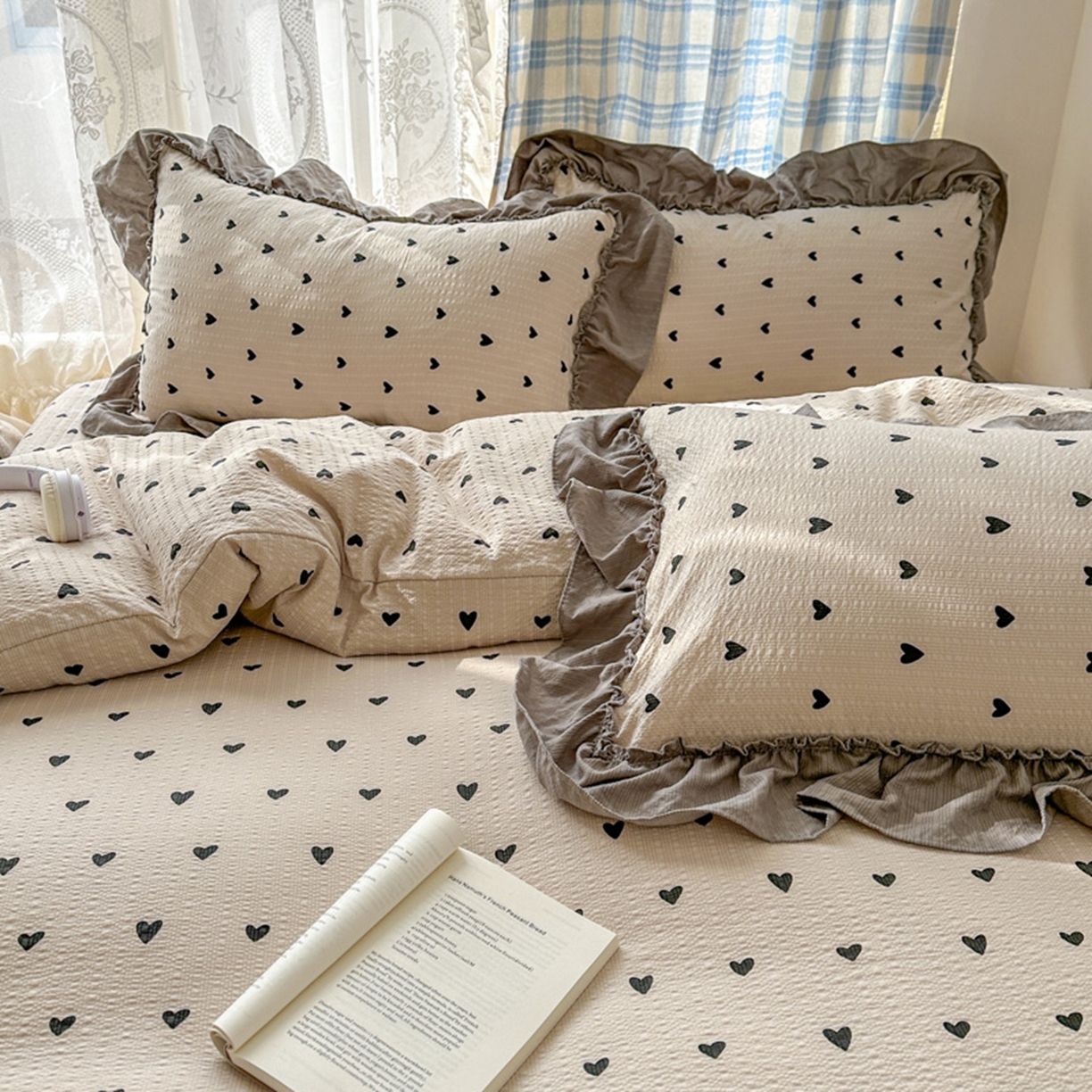 91家纺网 家纺一手货源 找家纺 欧尚 2026新款花边床盖四件套 咖爱心