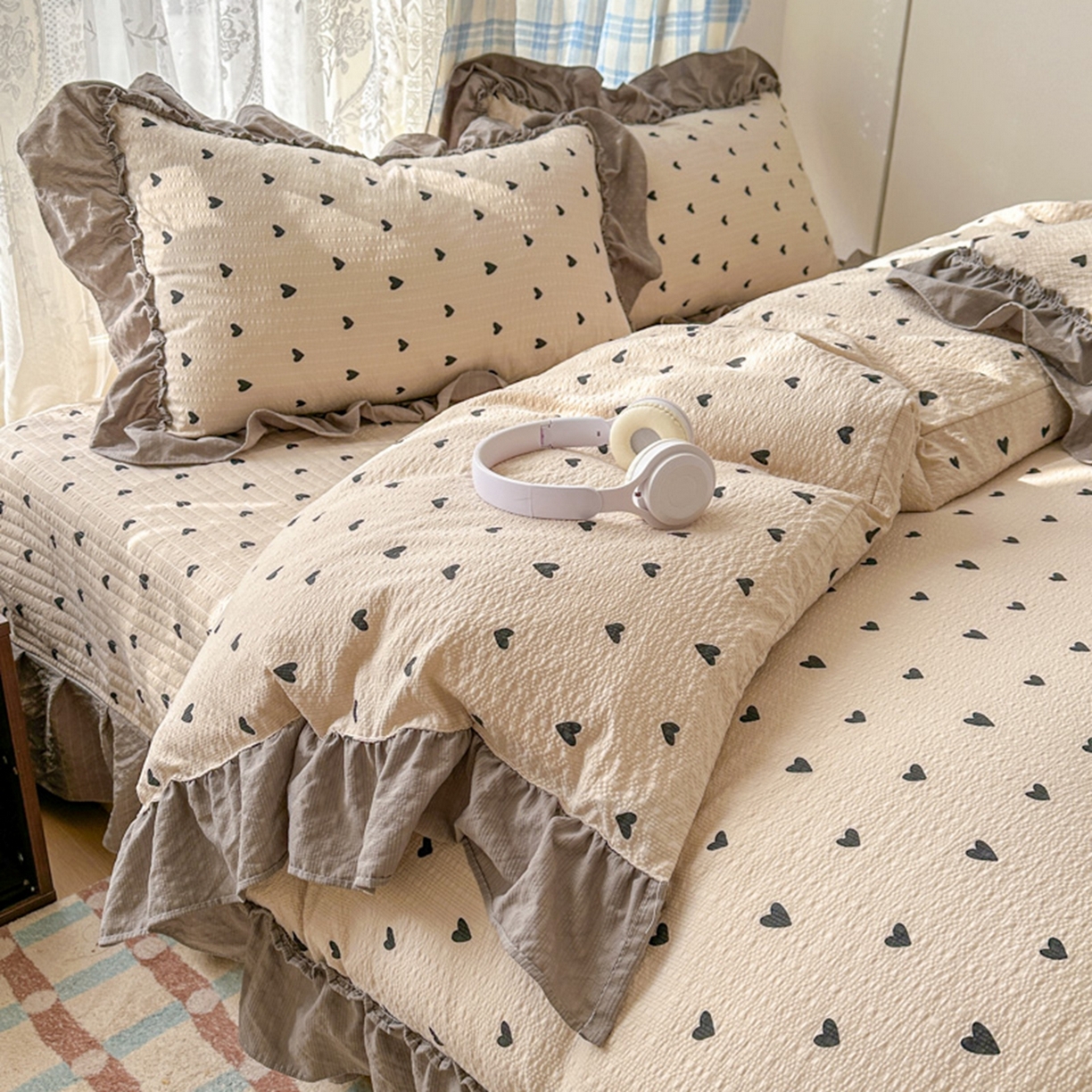 91家纺网 家纺一手货源 找家纺 欧尚 2026新款花边床盖四件套 咖爱心