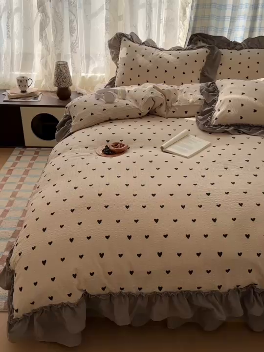 91家纺网 家纺一手货源 找家纺 欧尚 2026新款花边床盖四件套 咖爱心