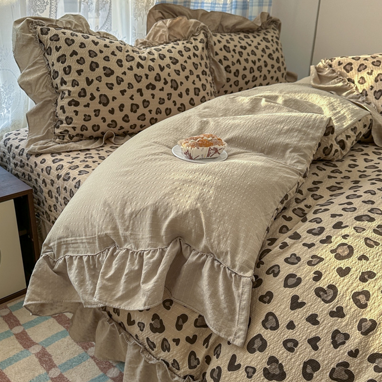 91家纺网 家纺一手货源 找家纺 欧尚 2026新款花边床盖四件套 咖豹纹