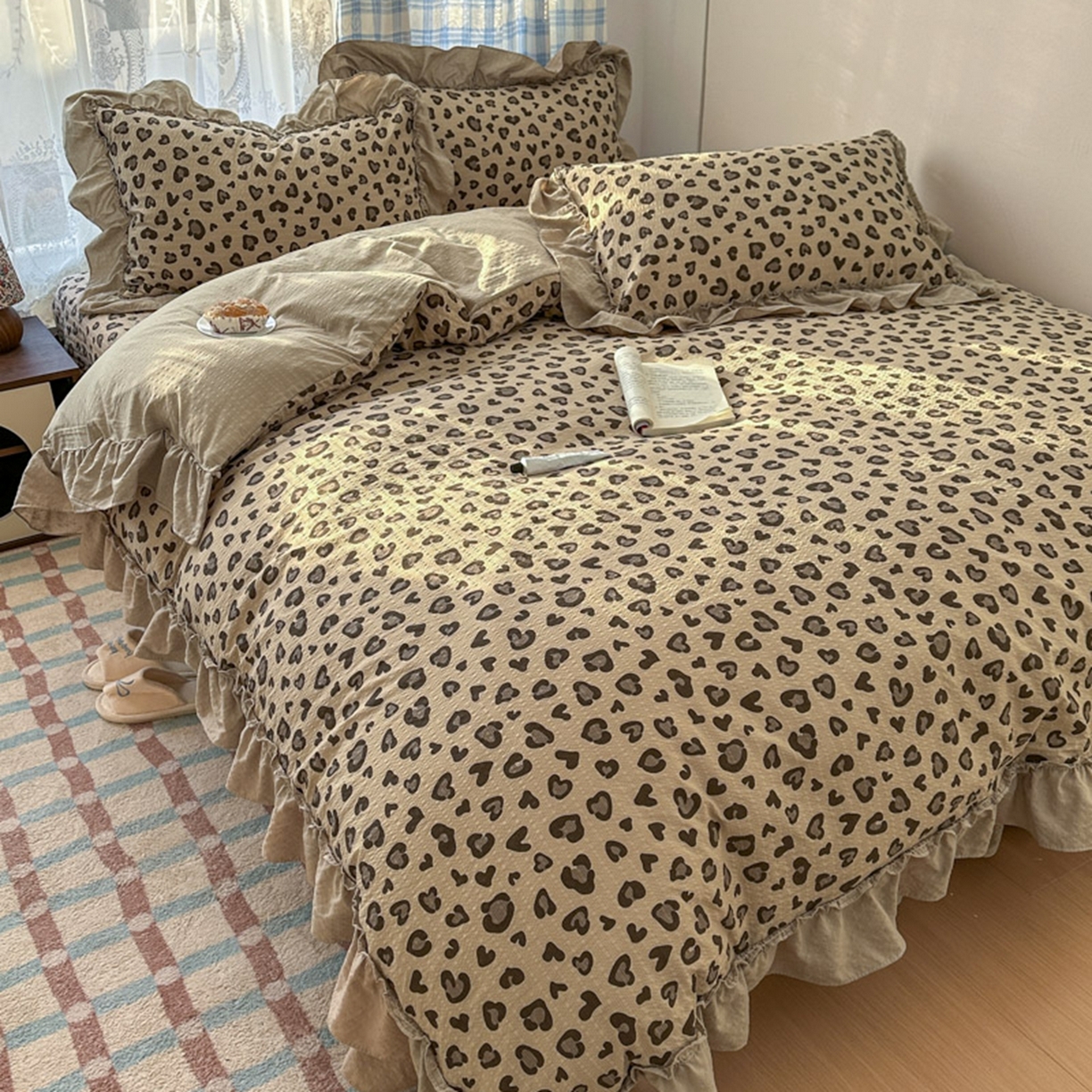 91家纺网 家纺一手货源 找家纺 欧尚 2026新款花边床盖四件套 咖豹纹