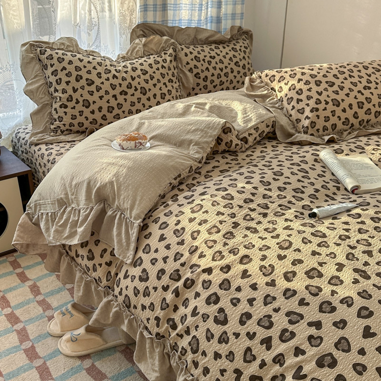 91家纺网 家纺一手货源 找家纺 欧尚 2026新款花边床盖四件套 咖豹纹