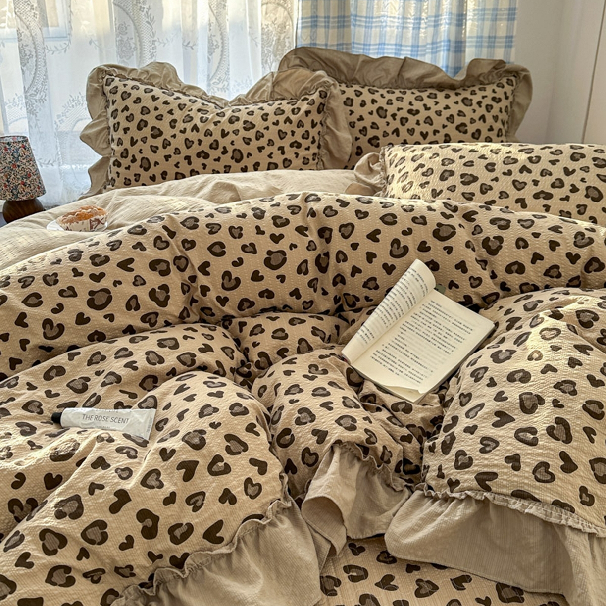 91家纺网 家纺一手货源 找家纺 欧尚 2026新款花边床盖四件套 咖豹纹