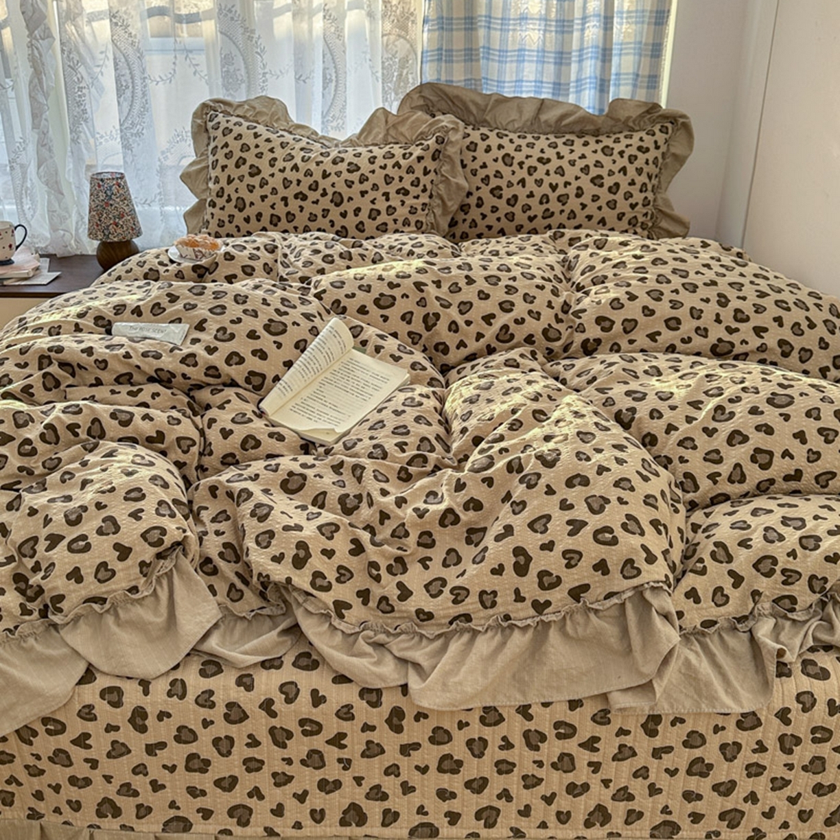 91家纺网 家纺一手货源 找家纺 欧尚 2026新款花边床盖四件套 咖豹纹