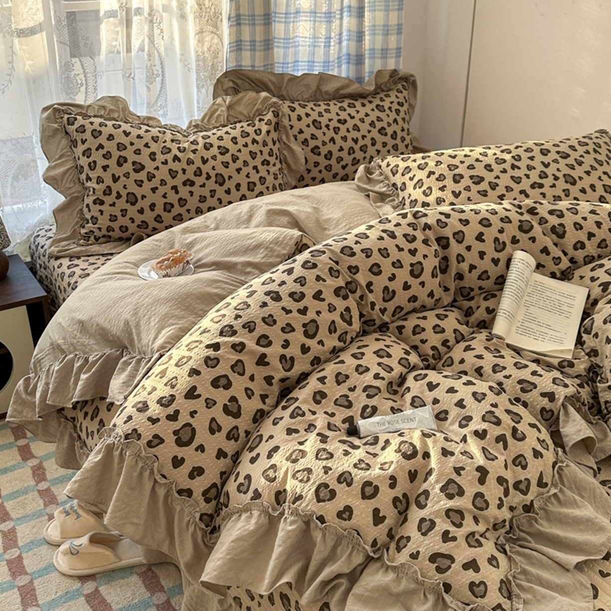 91家纺网 家纺一手货源 找家纺 欧尚 2026新款花边床盖四件套 咖豹纹