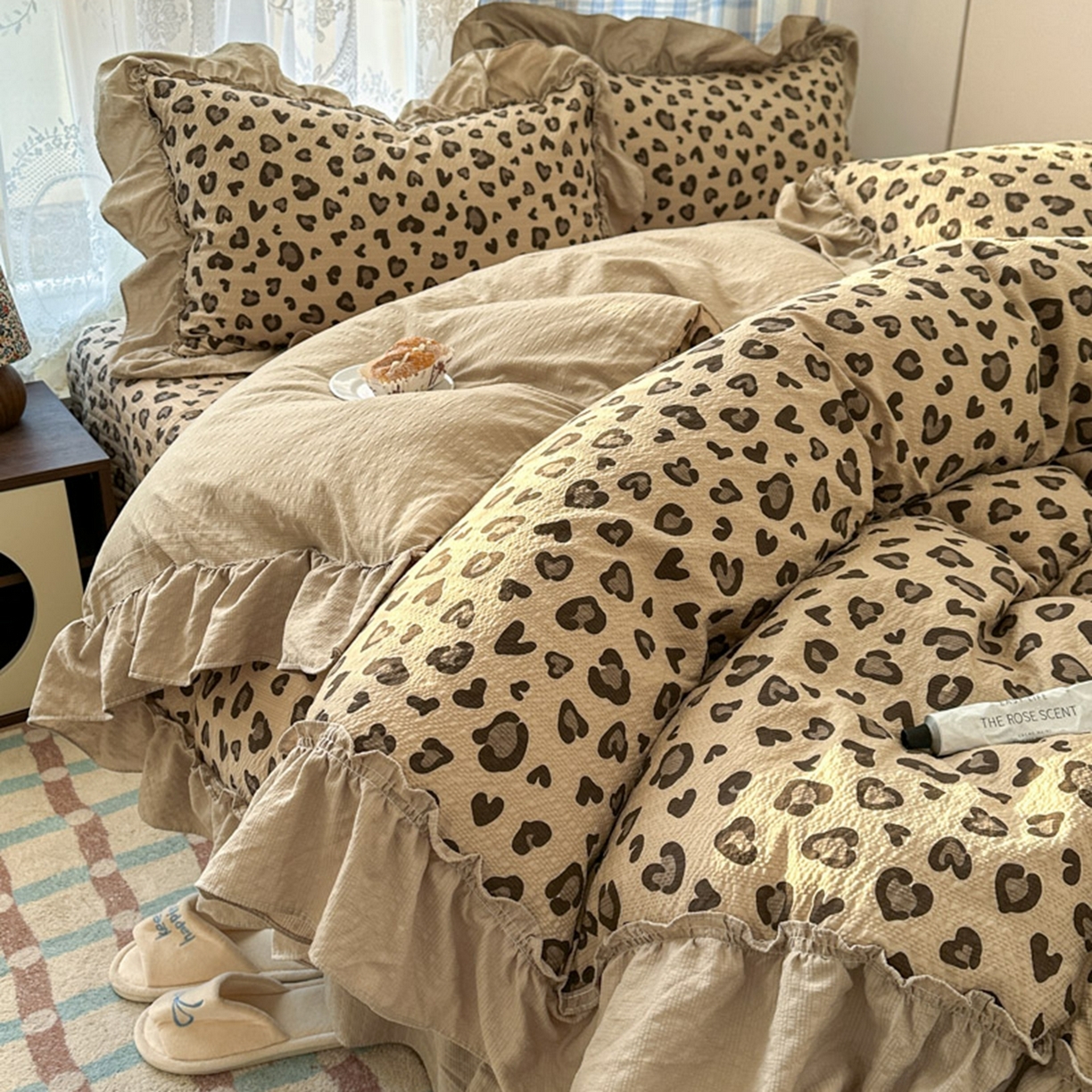 91家纺网 家纺一手货源 找家纺 欧尚 2026新款花边床盖四件套 咖豹纹