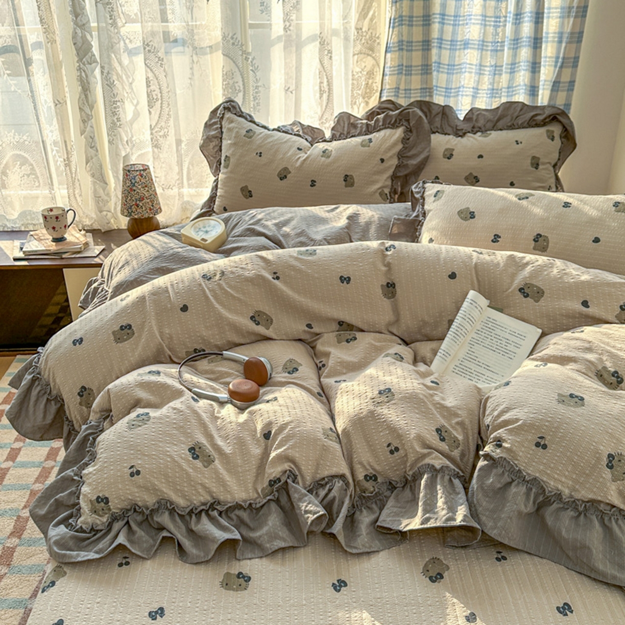 91家纺网 家纺一手货源 找家纺 欧尚 2026新款花边床盖四件套 咖啡小猫