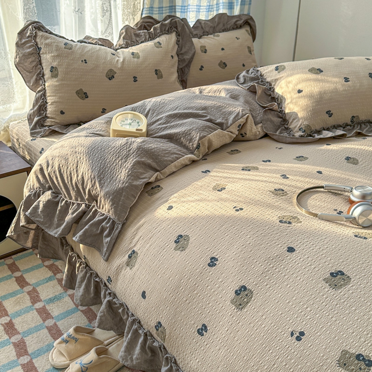91家纺网 家纺一手货源 找家纺 欧尚 2026新款花边床盖四件套 咖啡小猫